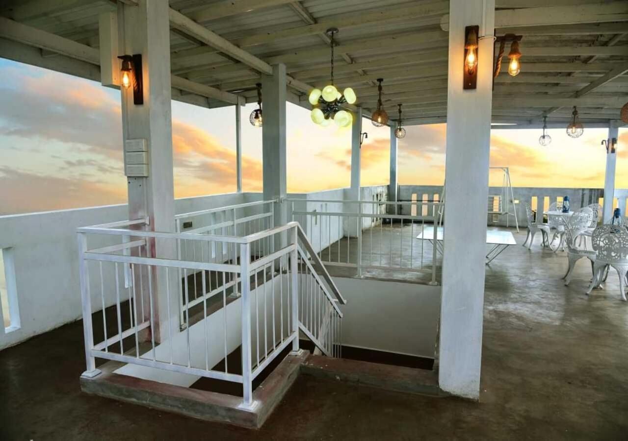Sunset Sands Хіккадува Екстер'єр фото