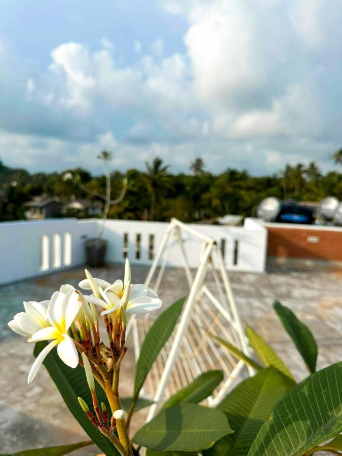 Sunset Sands Хіккадува Екстер'єр фото